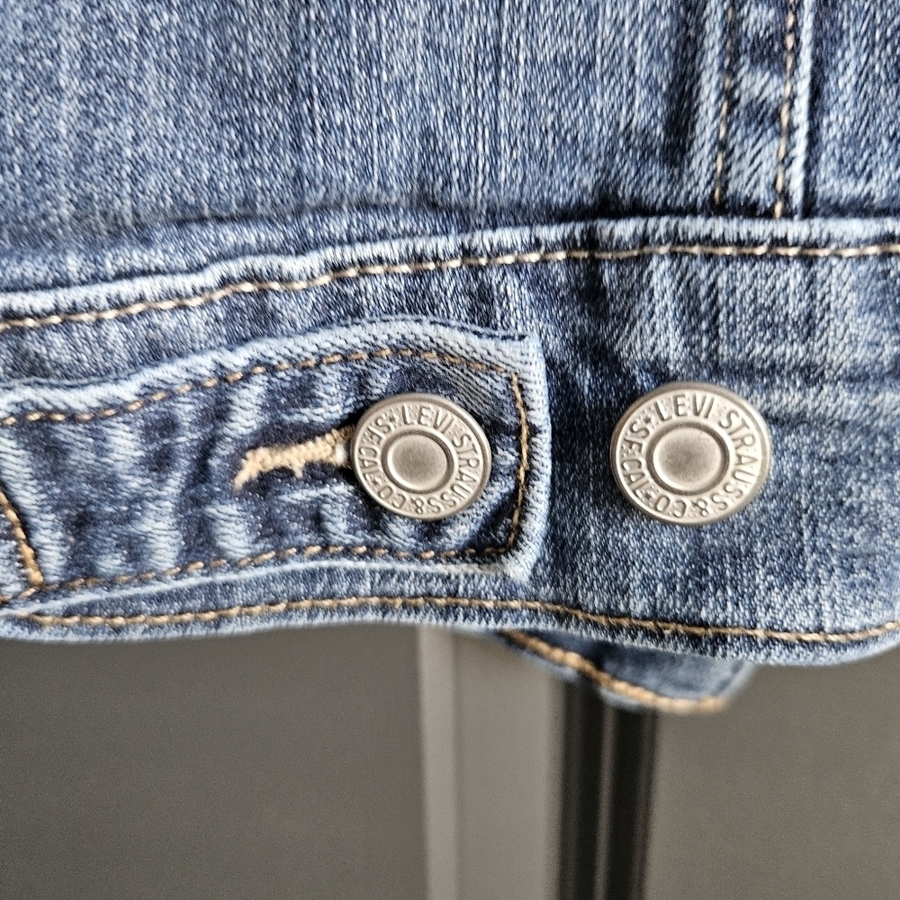 Levis Womens Denim Trucker Jacket Sz Small - Picture 6 of 10